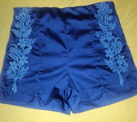 Short com aplicação em guipir